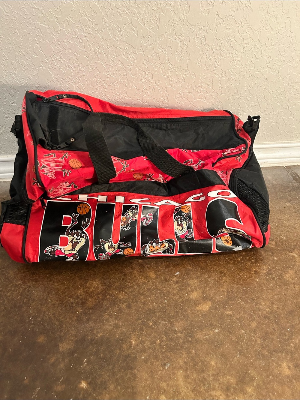 Vintage Chicago Bulls Looney Tunes Red and Black Duffle Bag
